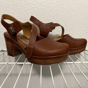 B.O.C. ~ Natasha Block Heel w/ Buckle Ankle Strap in Tan / Size 7M